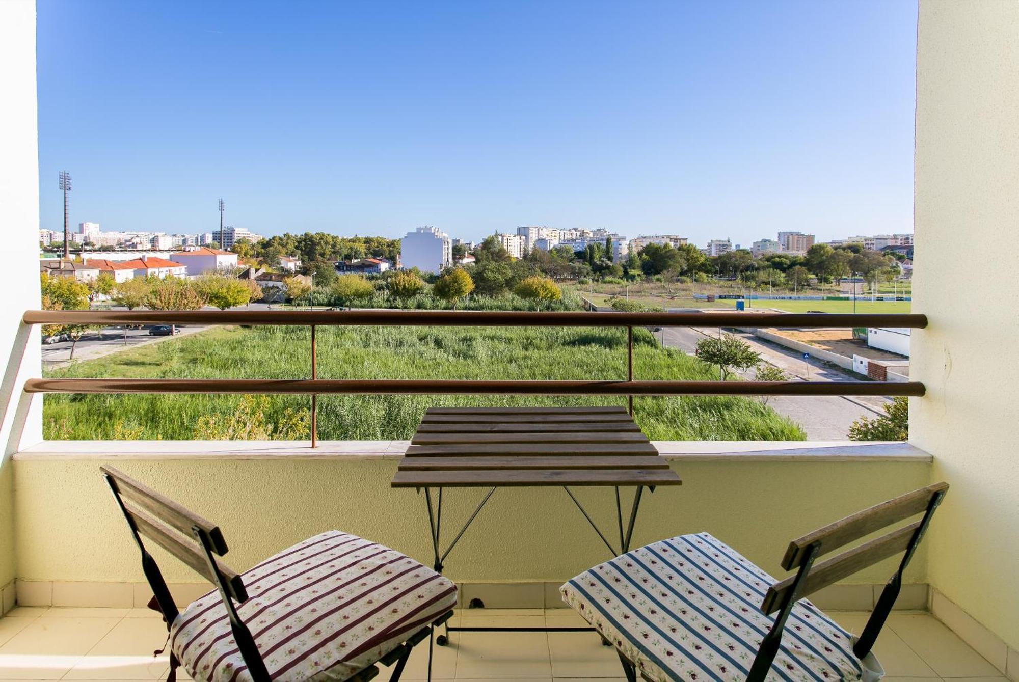 Apartamento Central Setubal Sossegado E Com Luz Exterior photo